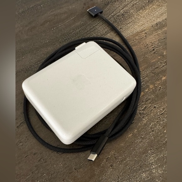 16” Apple MacBook Pro - Picture 7 of 7